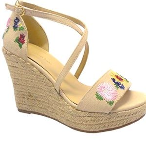 WILD DIVA BEIGE FLOWER DESIGNED WEDGES